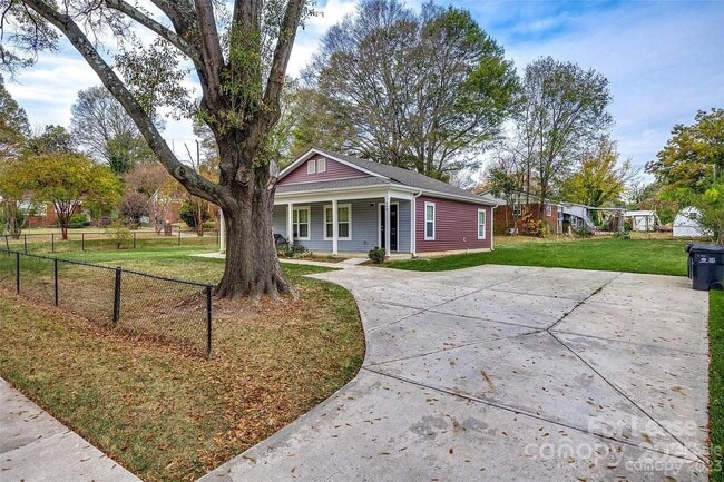 664 Reeves Ct in Charlotte, NC - Building Photo - Building Photo