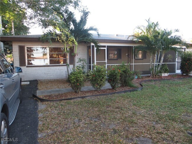 4926 Vincennes St in Cape Coral, FL - Building Photo - Building Photo