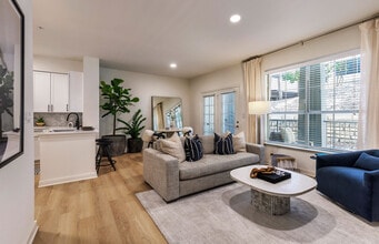 The Lola in Austin, TX - Foto de edificio - Building Photo