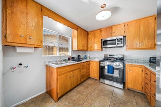 45426 10th St W in Lancaster, CA - Building Photo - Building Photo