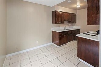 335 Cedar Ave in Long Beach, CA - Foto de edificio - Building Photo