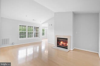 511 Constellation Square SE in Leesburg, VA - Building Photo - Building Photo