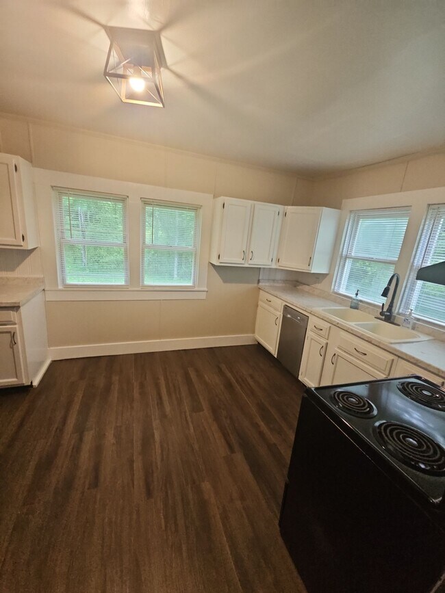 3486 Cedar Creek Rd in Sparta, TN - Building Photo - Building Photo
