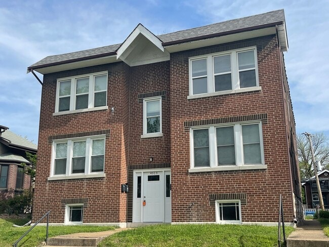 property at 4919 Lansdowne Ave