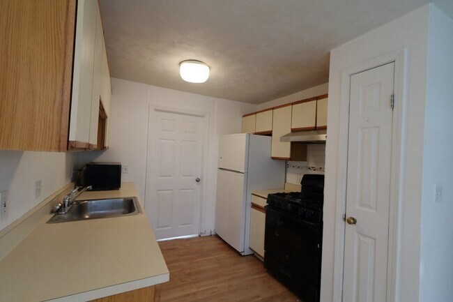 208 Washington St, Unit #1 in Malden, MA - Building Photo - Building Photo