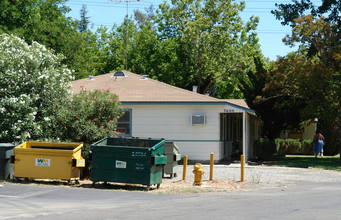 Morse Garden Apartments in Sacramento, CA - Foto de edificio - Building Photo