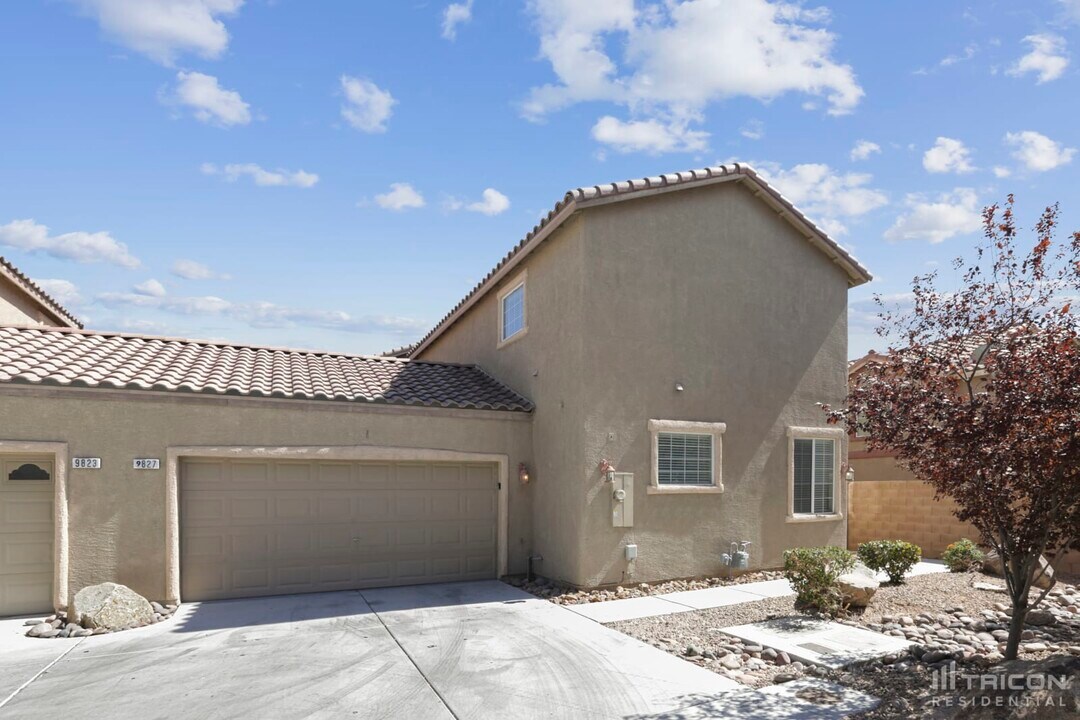 9827 W Spinnaker Creek Ave in Las Vegas, NV - Building Photo