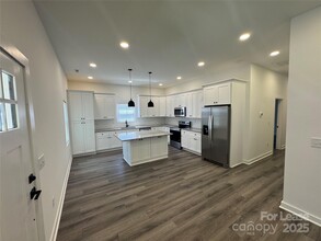 331 E Lowrance Ave in Mooresville, NC - Building Photo - Building Photo