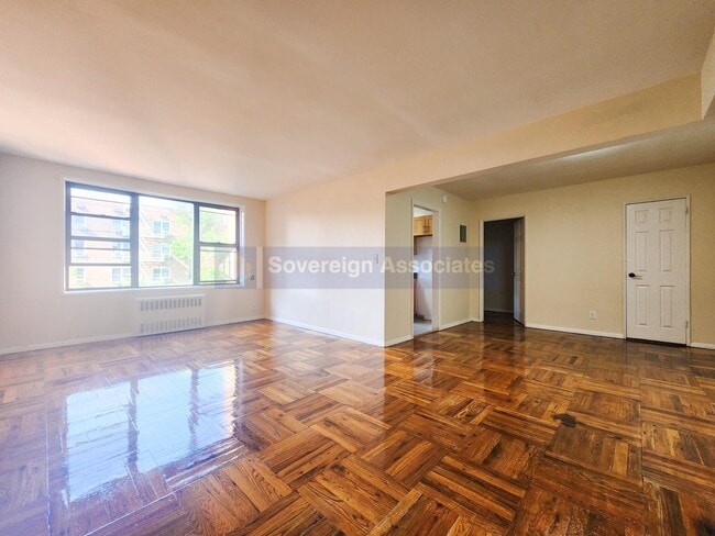 525-527-527 Riverdale Ave