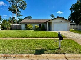1747 Papaya Dr N in Orange Park, FL - Building Photo