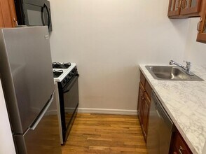 443 W 50th St in New York, NY - Building Photo - Building Photo