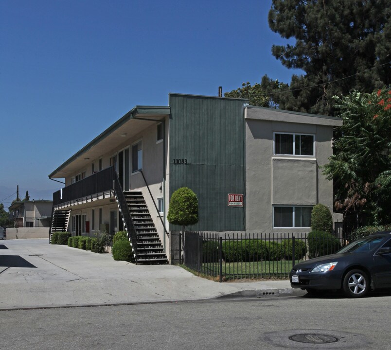 11033 Schmidt Rd in South El Monte, CA - Building Photo