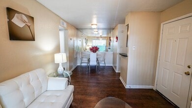 Pecan Square Village in Houston, TX - Foto de edificio - Building Photo