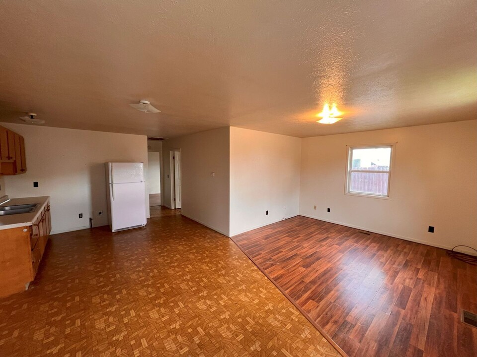 411 E Essex St-Unit -#C in Glasford, IL - Building Photo