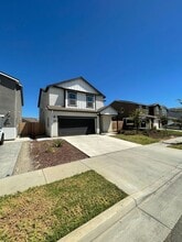 2096 Coulter Ln in Los Banos, CA - Building Photo - Building Photo
