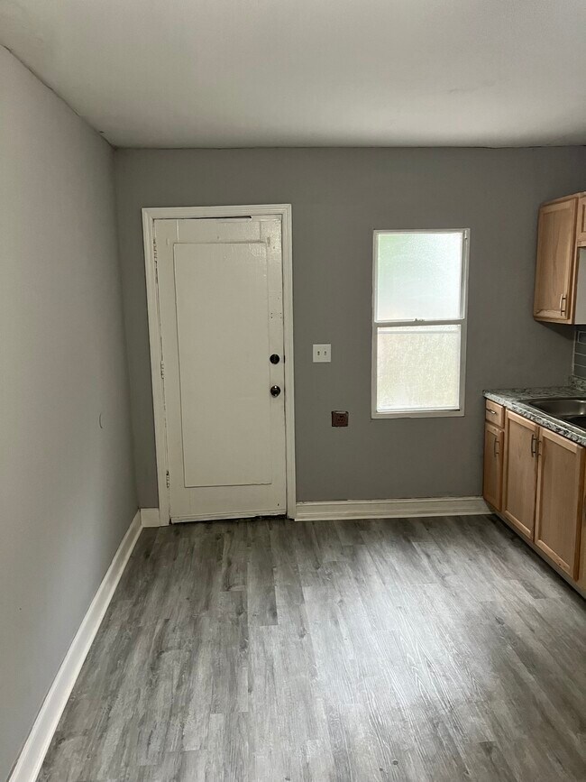 1160 NE 111th St, Unit B in Miami, FL - Building Photo - Building Photo