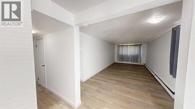 9515-9100 100 Ave. in Grande Prairie, AB - Building Photo - Building Photo