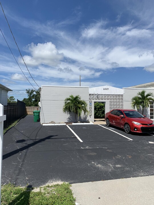 2317 N Cocoa Blvd in Cocoa, FL - Building Photo