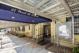 21-33 W 96th St in New York, NY - Building Photo - Building Photo