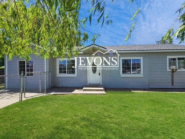 property at 1404 S 8th Ave