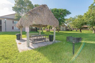 11209 SW 88th St in Miami, FL - Building Photo - Building Photo