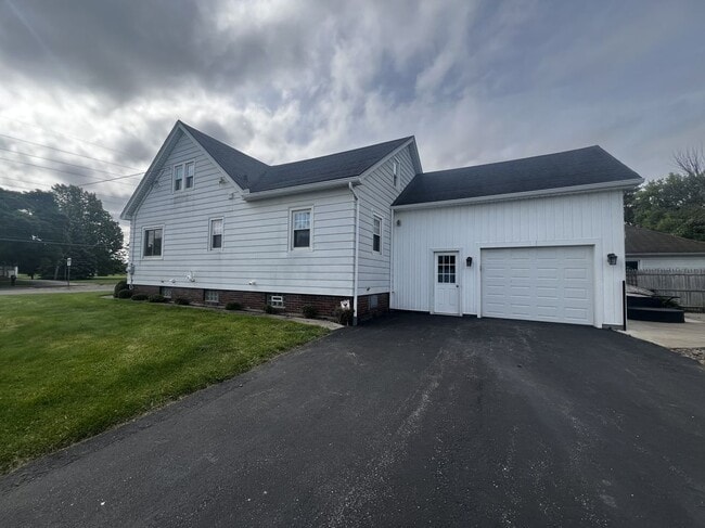 1229 Long Pond Rd in Rochester, NY - Building Photo - Building Photo