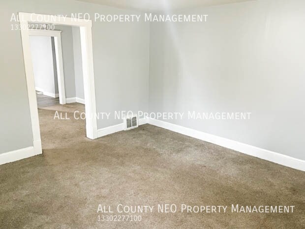 2202 W 98th St-Unit -Unit 2 in Cleveland, OH - Building Photo - Building Photo