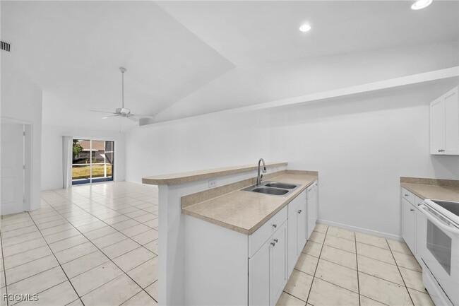 1212 SE 24th Ave in Cape Coral, FL - Building Photo - Building Photo