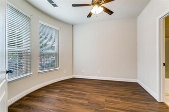 2500 Rockbrook Dr in Lewisville, TX - Foto de edificio - Building Photo