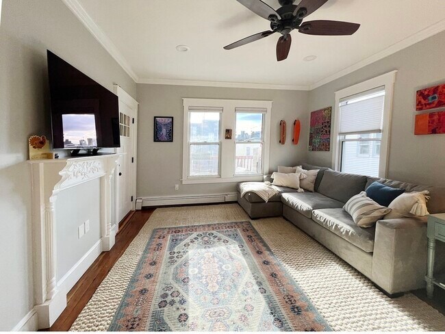 247 Maverick St, Unit 3 in Boston, MA - Building Photo - Building Photo
