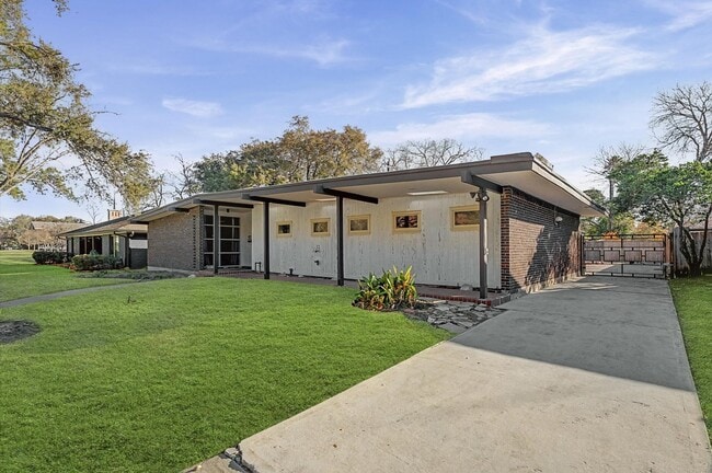 9107 Timberside Dr in Houston, TX - Building Photo - Building Photo