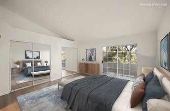 18347 Saticoy St in Reseda, CA - Foto de edificio - Building Photo