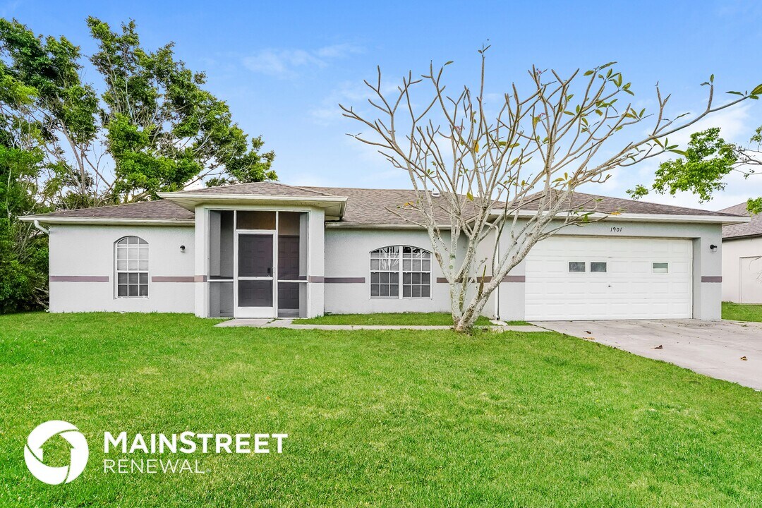 1901 NE 6th Ave in Cape Coral, FL - Building Photo