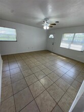 1633 NE 71st St in Ocala, FL - Building Photo - Building Photo