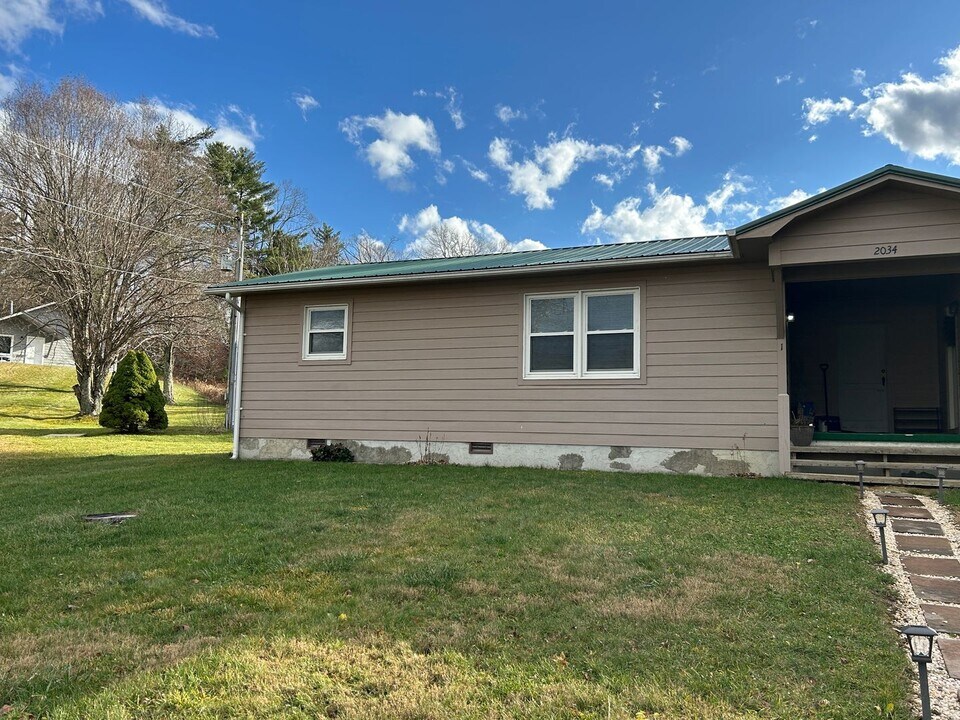 2034 Brown's Chapel Rd in Boone, NC - Building Photo