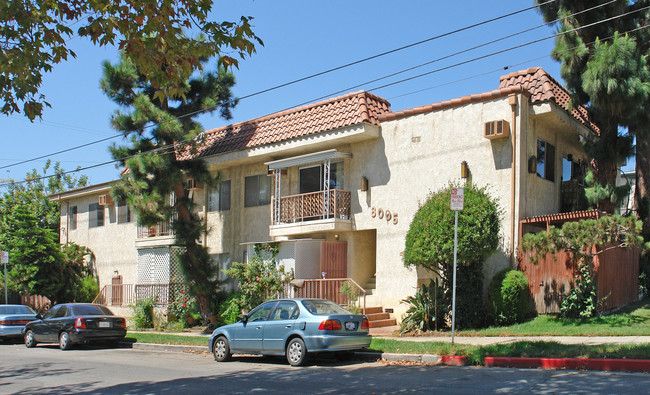 8005 Waring Ave in West Hollywood, CA - Building Photo - Building Photo