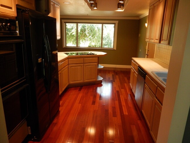 1313 Magnolia Ct in Fircrest, WA - Building Photo - Building Photo
