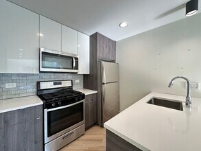 949 W Grace St in Chicago, IL - Building Photo - Building Photo
