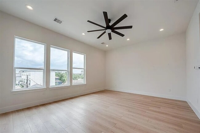 property at 1511 Alamo St