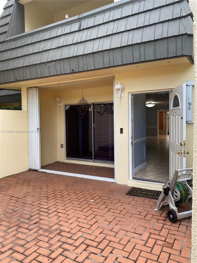 8761 SW 137th Ave in Miami, FL - Building Photo - Building Photo