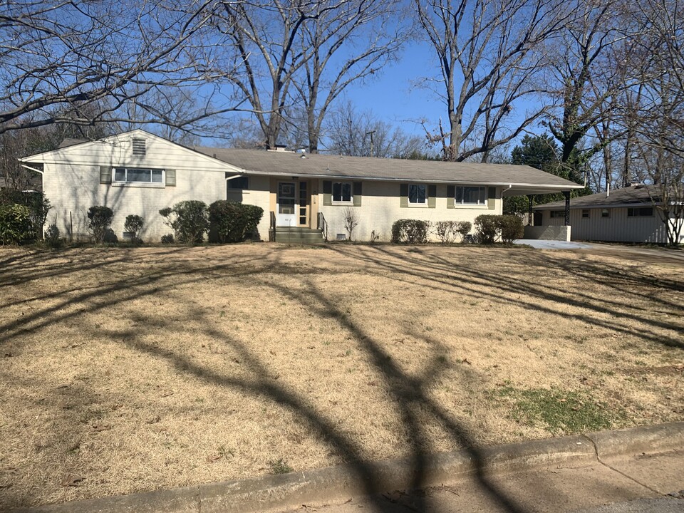 1633 Lamar St in Florence, AL - Building Photo