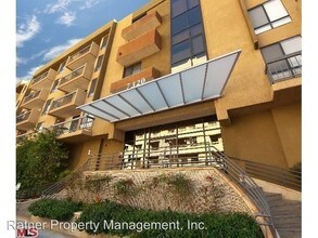 7320 Hawthorn Ave-Unit -Unit #421 in Los Angeles, CA - Building Photo - Building Photo