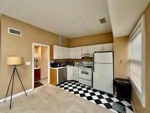 21 Linden St in Quincy, MA - Building Photo - Building Photo