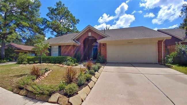 5227 Clarkston Ln