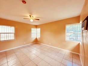 7530 NE 3rd Ave, Unit A in Miami, FL - Foto de edificio - Building Photo