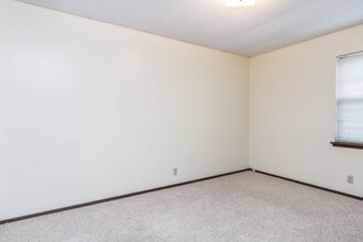 811 Dondee Dr, Unit 811 dondee in Manhattan, KS - Building Photo - Building Photo