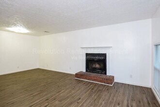 1307 Sweet Pine Dr in Norcross, GA - Foto de edificio - Building Photo