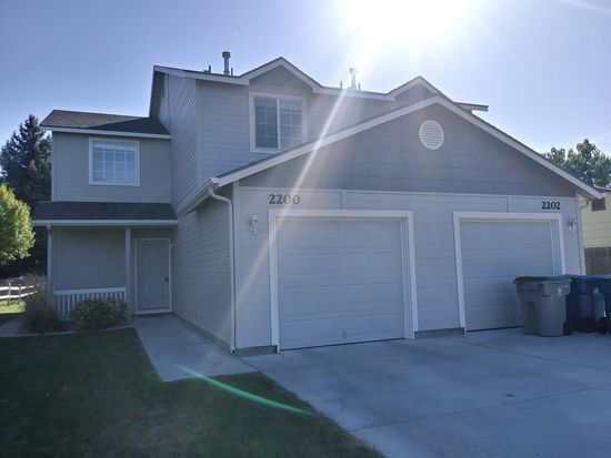 property at 2202 S Phillippi St