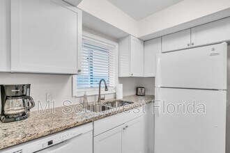 1670 Laurel St in Sarasota, FL - Building Photo - Building Photo