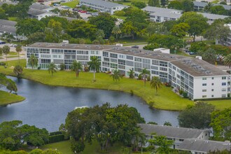 Oakridge Condominiums in Deerfield Beach, FL - Building Photo - Building Photo